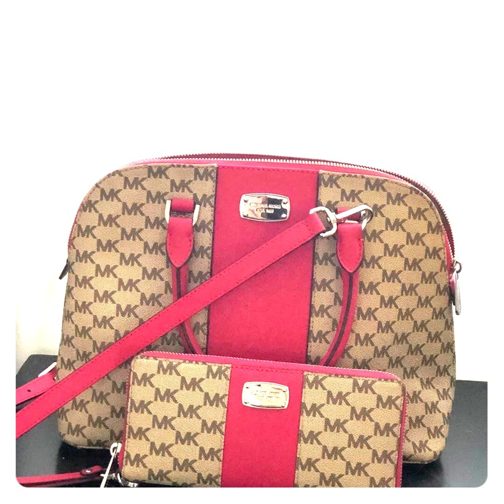 💗MICHAEL KORS DOME PURSE💗